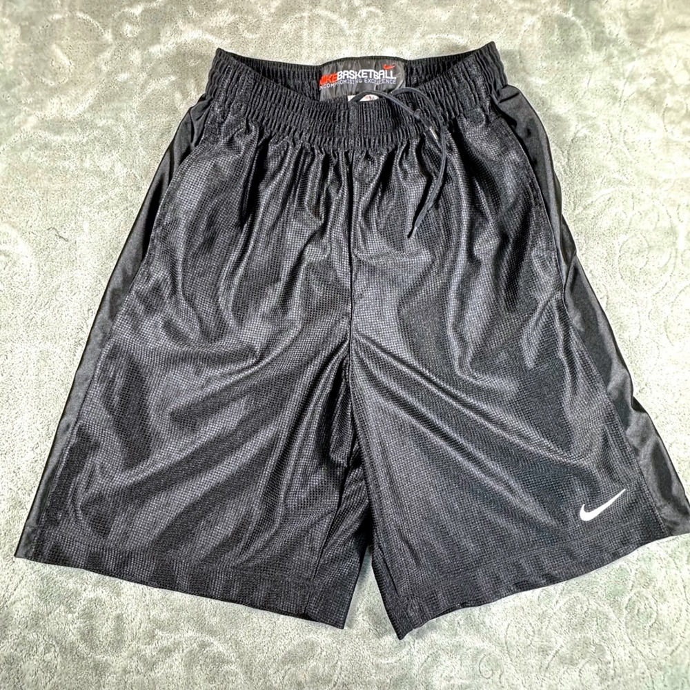Nike Basketball Shorts Mens Medium Black Mesh Athletic Swoosh Shiny Loose Y2K